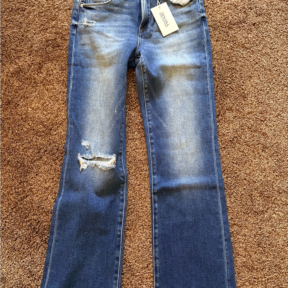 Zenana Women’s Distressed Blue Straight-Leg Jeans